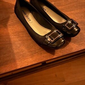 Anne Klein black patent flat with buckle detail size 9